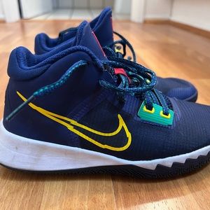 Nike Kids' Grade School Kyrie Flytrap 4 Basketball Shoes. Size 3.5. Navy blue